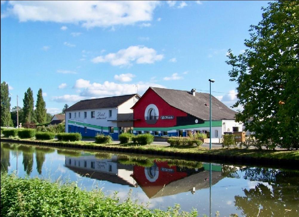 Auberge La Peniche Pierrefitte-sur-Loire Exterior foto
